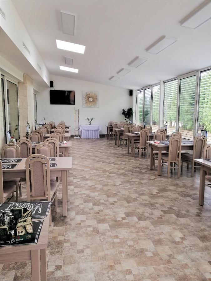 Penzion Adriana Nové Mesto nad Váhom Dış mekan fotoğraf