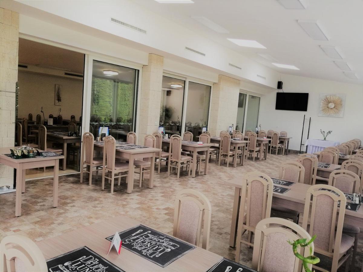 Penzion Adriana Nové Mesto nad Váhom Dış mekan fotoğraf